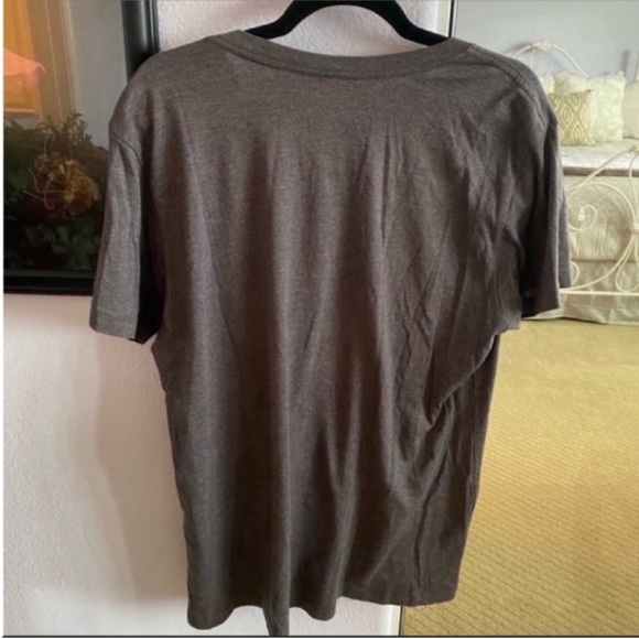 Men’s Brown Foreign Exchange Short Sleeve V Neck Tee Size Large - Picture 3 of 3